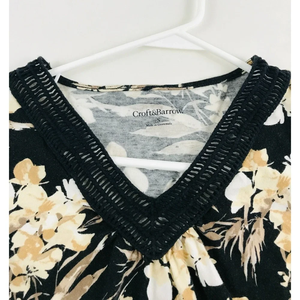 Croft&Barrow Shirt Women's Size S Black Tan V-neck Embroidered Floral Sleeveless - Picture 3 of 9